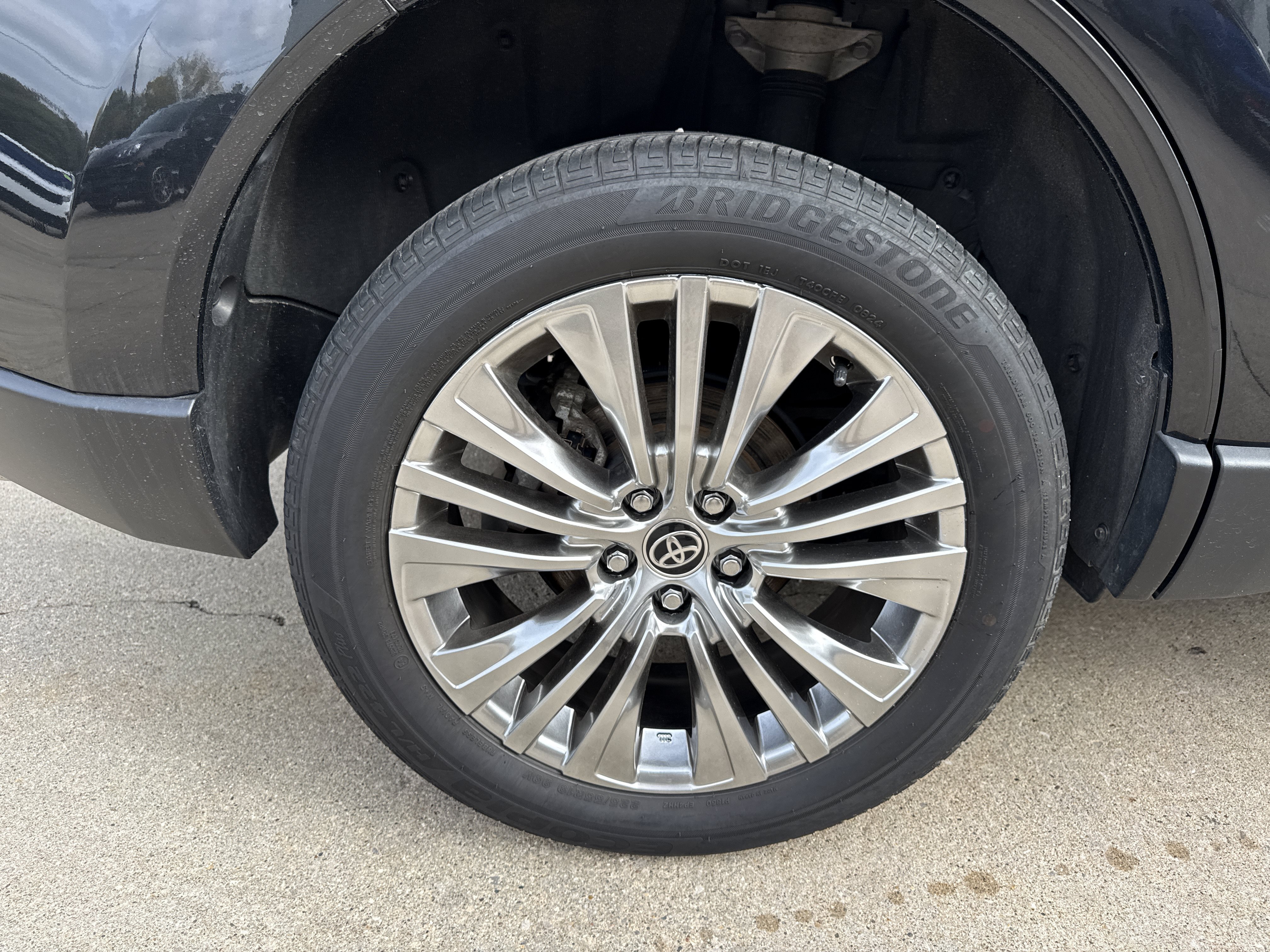 Used 2023 Toyota Venza XLE AWD/4WD image 24