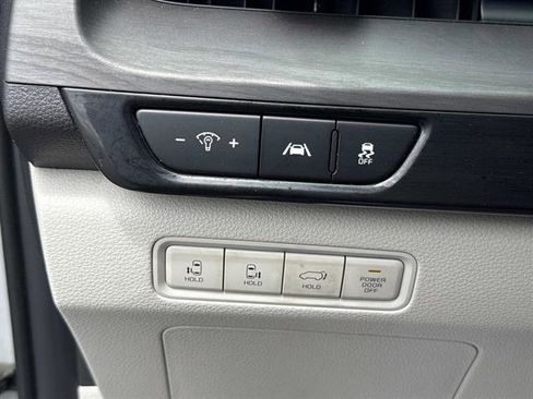 Used 2022 Kia Carnival EX FWD image 24