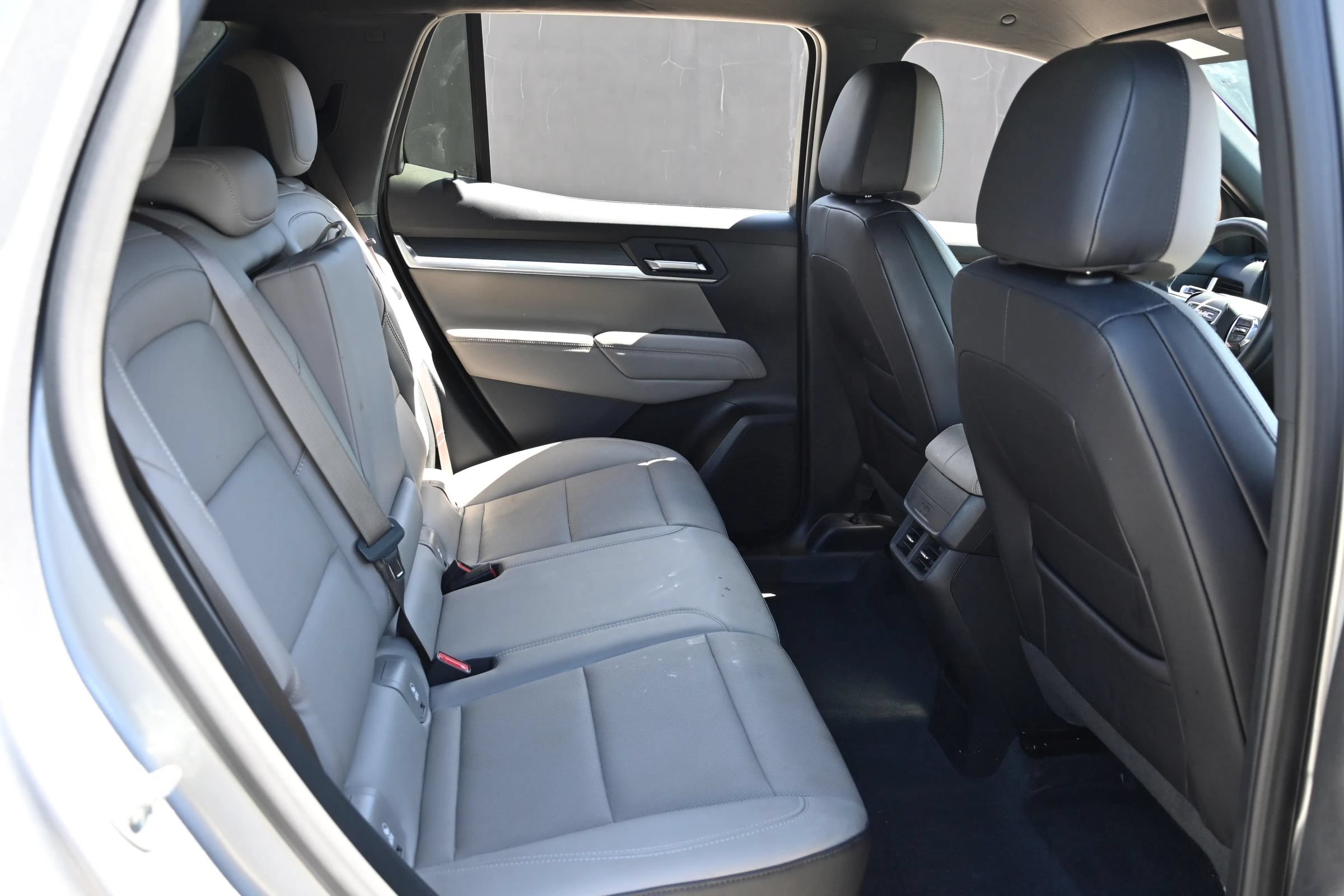 Used 2026 GMC Terrain Elevation w/ Elevation Premium Package FWD image 13