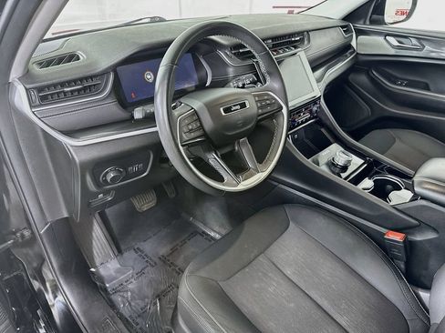 Used 2023 Jeep Grand Cherokee Laredo w/ Luxury Tech Group I AWD/4WD image 18