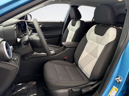 Used 2025 Chevrolet Trax LS w/ Driver Confidence Package FWD image 11