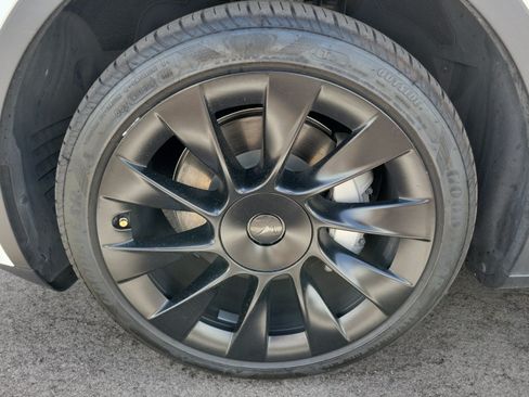 Used 2023 Tesla Model Y AWD image 6
