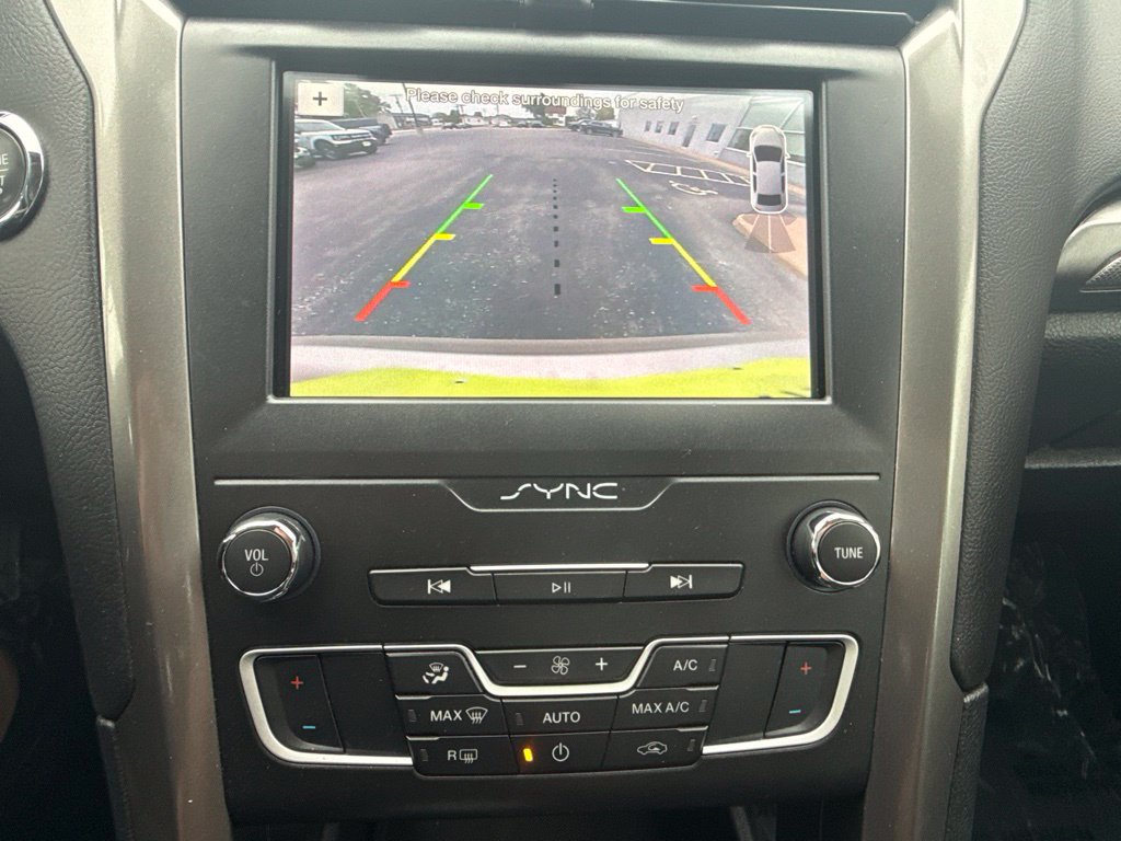 Used 2019 Ford Fusion SE FWD image 25