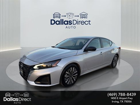 Used 2024 Nissan Altima 2.5 SV image 2