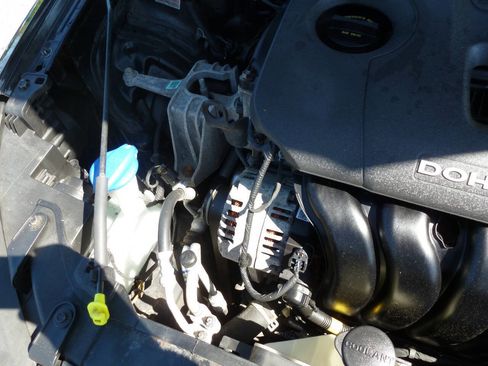 Used 2018 Hyundai Elantra SE FWD image 28