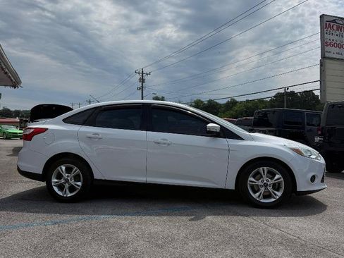 Used 2013 Ford Focus SE w/ SE Winter Pkg FWD image 6