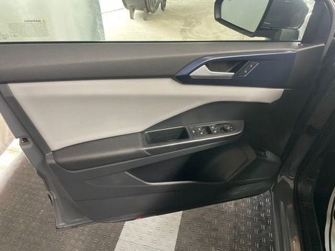 Certified 2023 Volkswagen Taos SE w/ Panoramic Sunroof Package AWD/4WD image 14