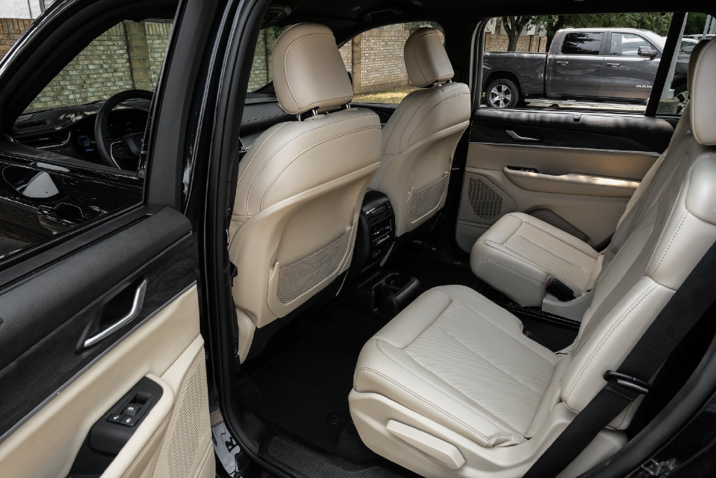 Used 2023 Jeep Grand Cherokee L Limited w/ Luxury Tech Group II AWD/4WD image 53