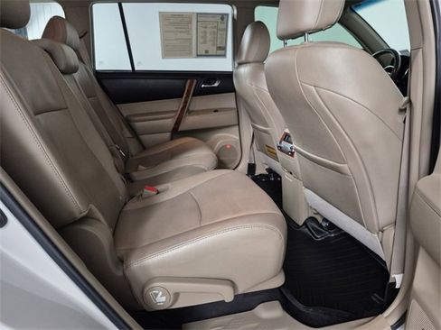 Used 2012 Toyota Highlander Limited image 39