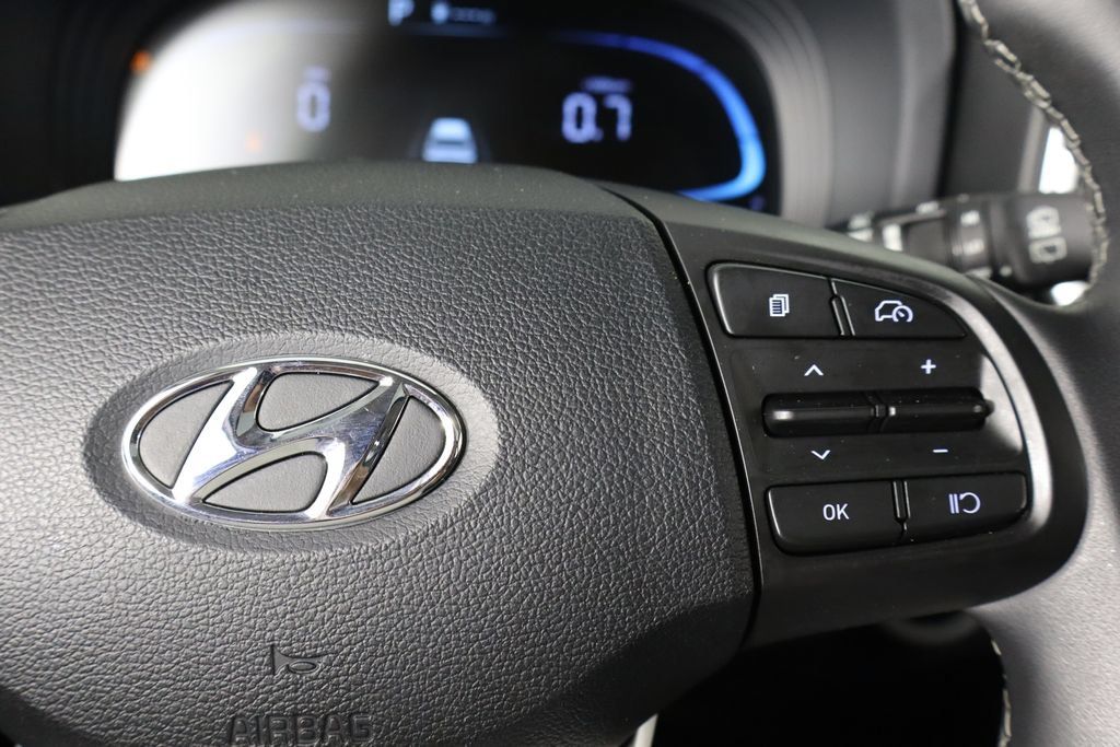 Used 2025 Hyundai Venue SEL FWD image 10