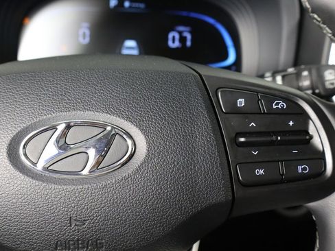 Used 2025 Hyundai Venue SEL FWD image 10