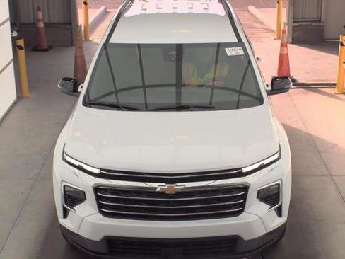 Used 2026 Chevrolet Traverse LT w/ Driver Confidence Package FWD image 8