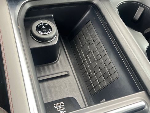 Certified 2025 Ford Expedition Active image 14