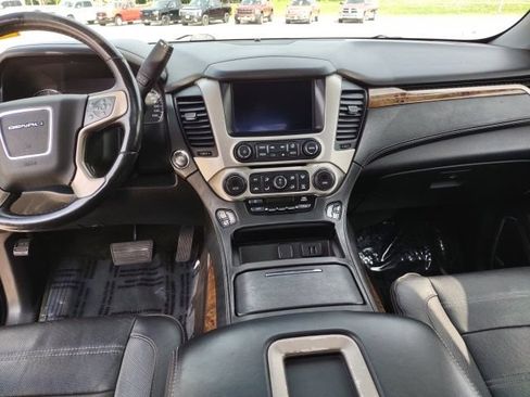 Used 2015 GMC Yukon Denali w/ Touring Package AWD/4WD image 13