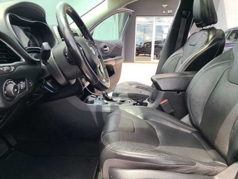 Used 2019 Jeep Cherokee Limited AWD/4WD image 15