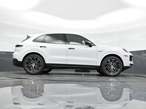 Used 2025 Porsche Cayenne E-Hybrid AWD/4WD image 39