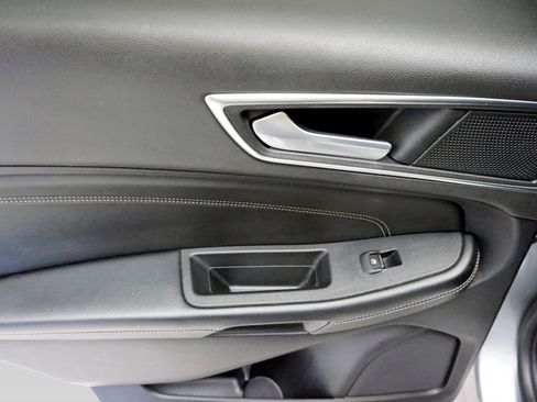 Used 2022 Ford Edge Titanium AWD/4WD image 13