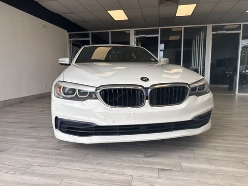 Used 2019 BMW 530e xDrive w/ Convenience Package AWD/4WD image 2