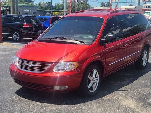 Used 2004 Chrysler Town & Country Limited FWD image 2