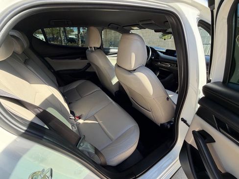 Used 2019 MAZDA MAZDA3 Hatchback w/ Preferred Package FWD image 20