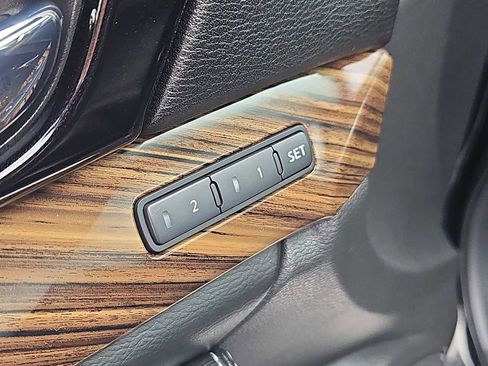 Used 2016 Nissan Maxima Platinum FWD image 18