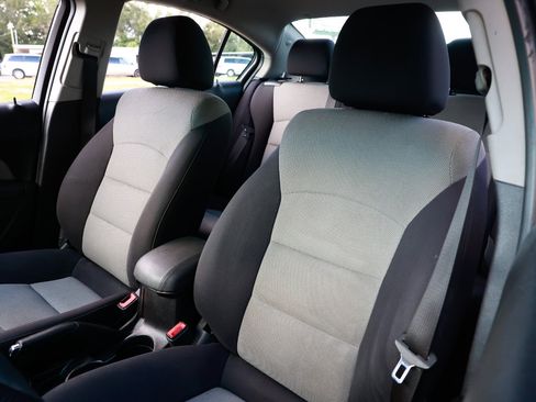 Used 2015 Chevrolet Cruze LS image 6