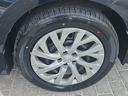 Used 2019 Toyota Corolla LE image 24