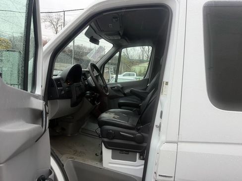 Used 2015 Mercedes-Benz Sprinter 2500 image 20