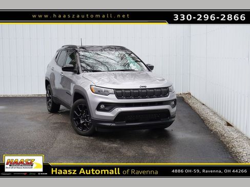 Used 2022 Jeep Compass Altitude w/ Convenience Group image 1