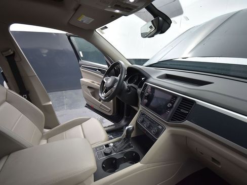 Used 2021 Volkswagen Atlas SE w/ Panoramic Sunroof Package image 18