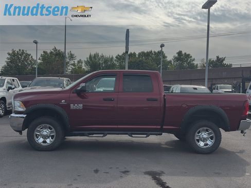 Used 2018 RAM 3500 Tradesman w/ Chrome Appearance Group AWD/4WD image 4