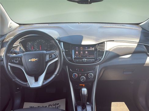 Used 2022 Chevrolet Trax LT w/ Redline Edition AWD/4WD image 9