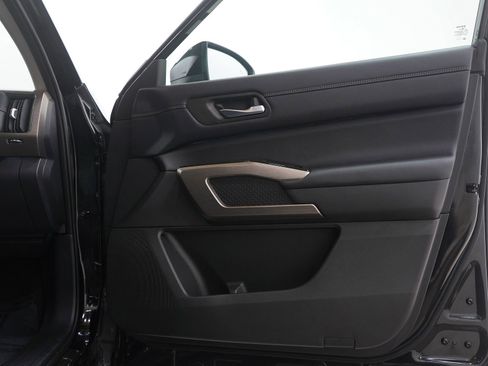 Used 2023 Nissan Pathfinder Platinum w/ Lighting Package (N93) image 9