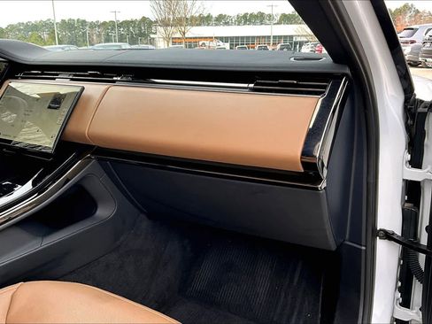 Used 2024 Land Rover Range Rover Sport SE image 19