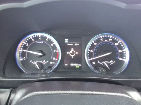 Used 2019 Toyota Highlander SE image 32