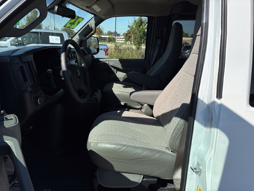 Used 2025 Chevrolet Express 3500 LT w/ LT Preferred Equipment Group RWD image 12