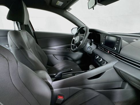 Used 2021 Hyundai Elantra SE FWD image 26