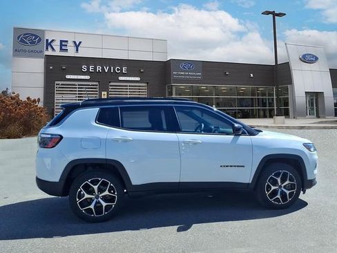 Used 2025 Jeep Compass Limited AWD/4WD image 4