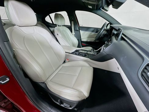 Used 2022 Genesis G70 2.0T image 30