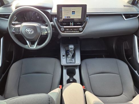 Used 2026 Toyota Corolla Cross LE FWD image 13