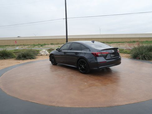 Used 2025 Honda Civic Sport image 4