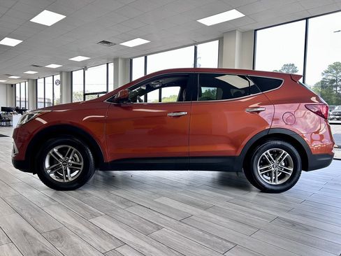 Used 2017 Hyundai Santa Fe Sport FWD image 4