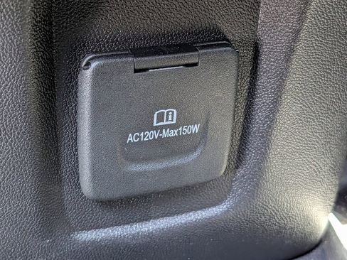 Used 2024 GMC Terrain SLT w/ Infotainment Package II AWD/4WD image 32