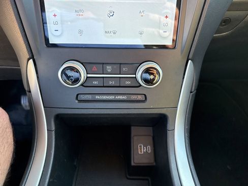 Used 2022 Ford Edge SE w/ Black Appearance Package image 23