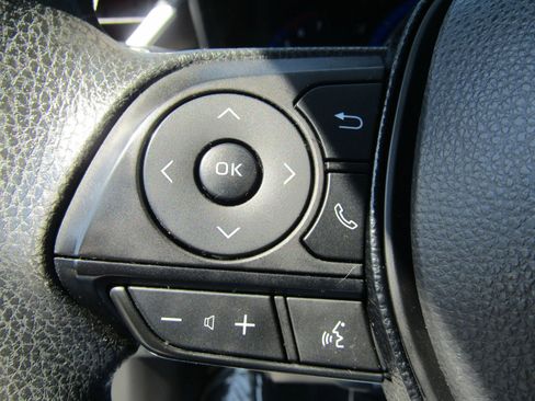 Used 2021 Toyota Corolla LE image 23