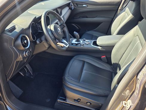 Used 2022 Alfa Romeo Stelvio Ti image 9