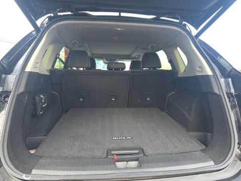 Used 2023 Nissan Rogue SV w/ SV Premium B Package image 15