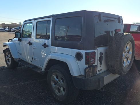 Used 2015 Jeep Wrangler Unlimited Sahara image 4