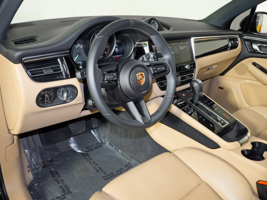 Certified 2024 Porsche Macan w/ Premium Plus Package AWD/4WD image 4