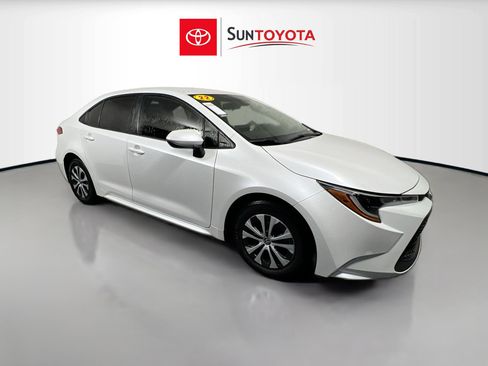 Used 2022 Toyota Corolla LE FWD image 1